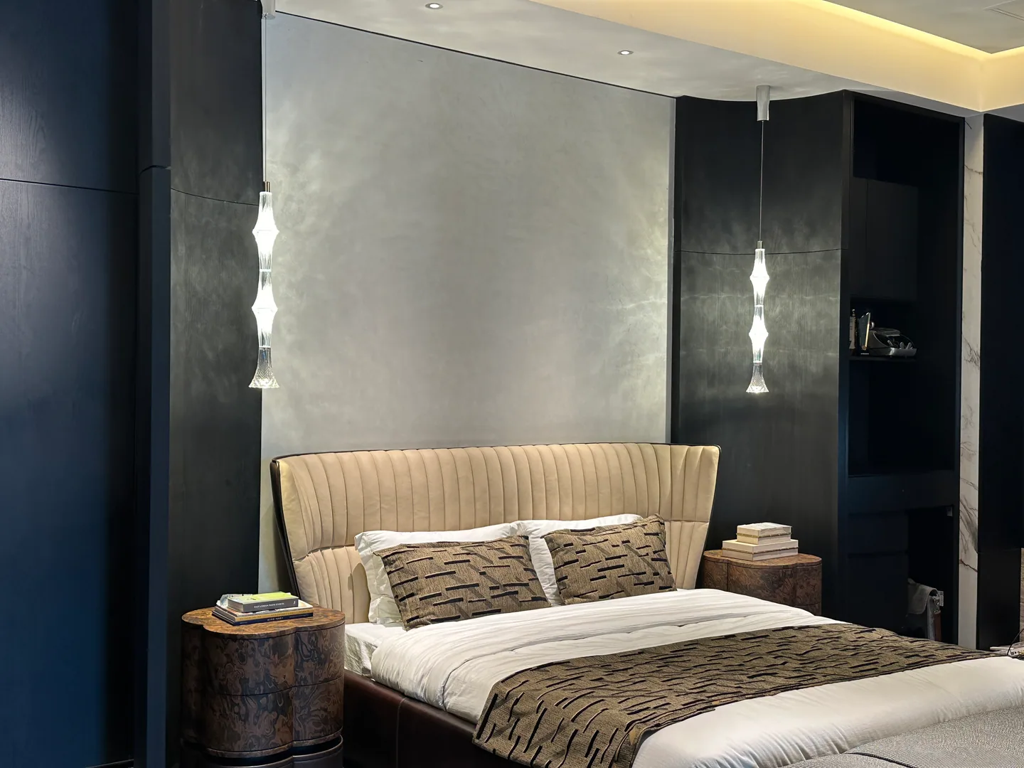 Bespoke bedroom furniture display reviewed in Foshan